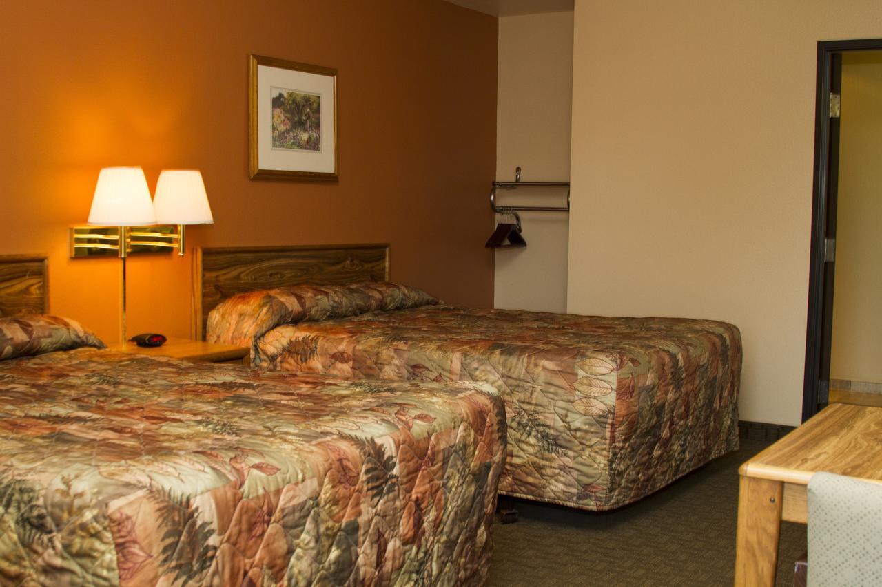 Cottonwood Inn & Suites Phillipsburg Exterior foto