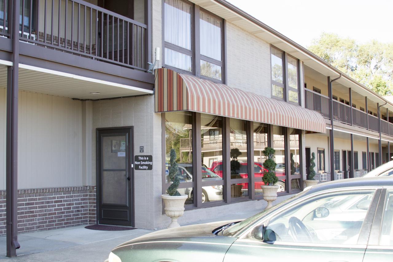 Cottonwood Inn & Suites Phillipsburg Exterior foto