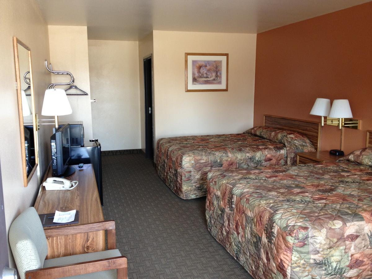 Cottonwood Inn & Suites Phillipsburg Exterior foto